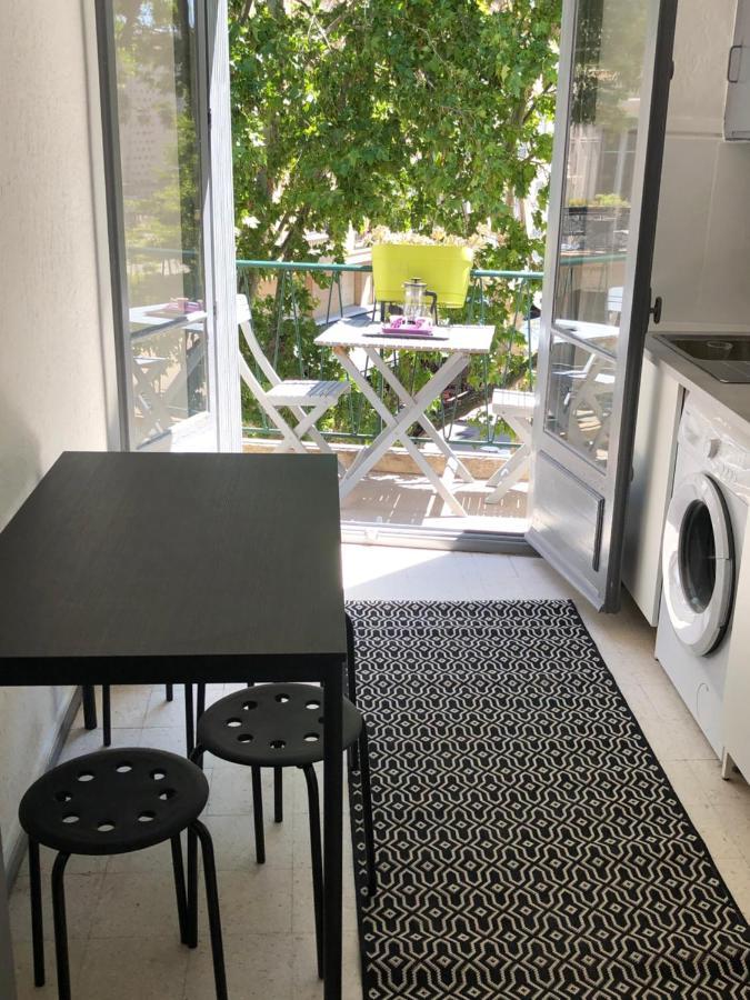 Appartement De Charme Avignon Centre Historique Terrasse Et Balcon Place Pie Exterior foto